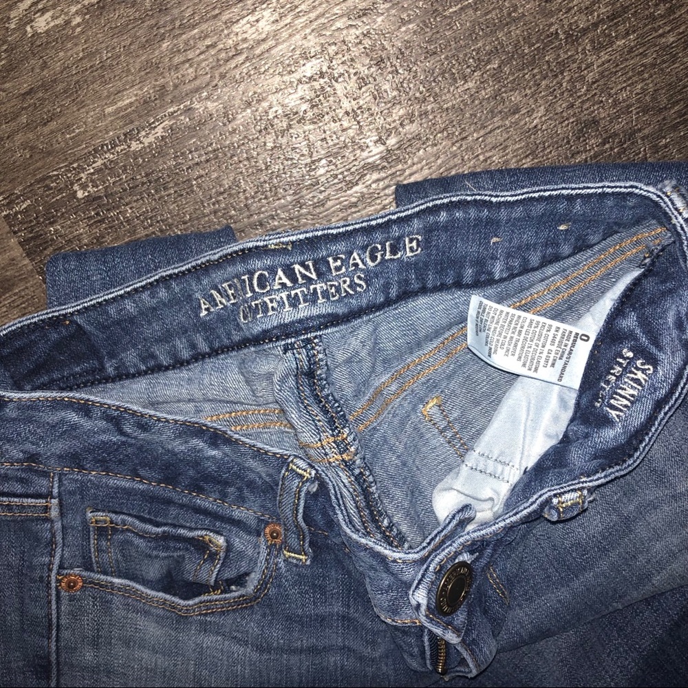 American Eagle straight legged jeans